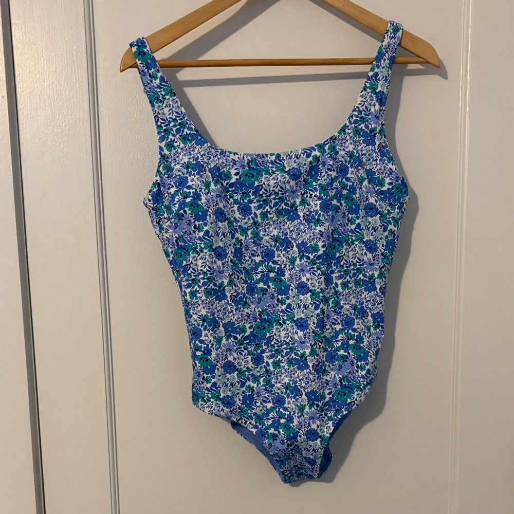 Vineyard vines Elegant Floral Blue One Piece Swimsuit